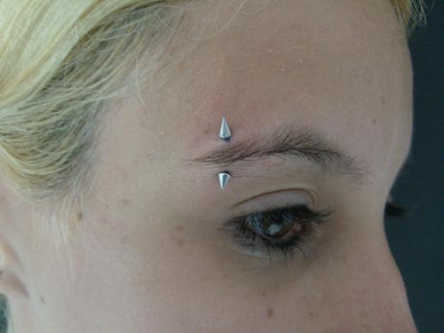 Foto de Piercing De Sobrancelha e mais fotos de stock de Piercing